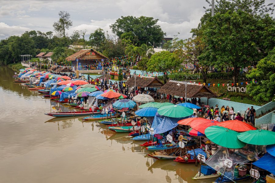 Khlong+Sae+Floating+Market+Hat+Yai.jpg