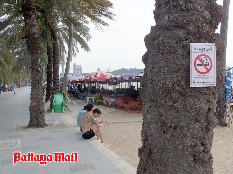Pattaya-7-Pattaya-imposes-5000-baht-fine-for-smoking-on-beaches-and-footpaths-copy.jpg.5e45fc30e48cc1fb75e988aa3725f7c6.jpg