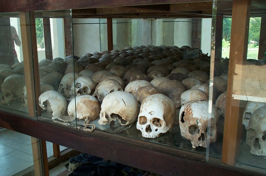 Skulls_from_the_killing_fields.jpg.8b0c3730d8b5baa117462205c0da96f6.jpg