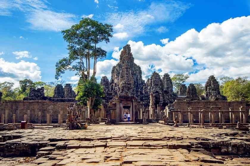 bayon-temple-with-giant-stone-faces-angkor-wat-siem-reap-cambodia.jpg.2a97d9f8928207cd67e62eafca104fc8.jpg