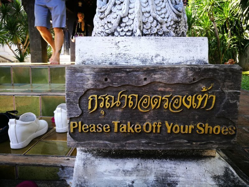 togliere-le-scarpe-thailandia.jpg.4294dea412da3dee0bdf9f3c3c2908ad.jpg