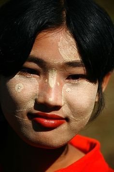 Burmafacepaint.jpg.c15b212621ad2a3d757e3322485a41d3.jpg