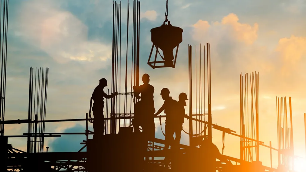Construction-workers-building-a-high-rise.-Photo-Thai-Rath-1.png