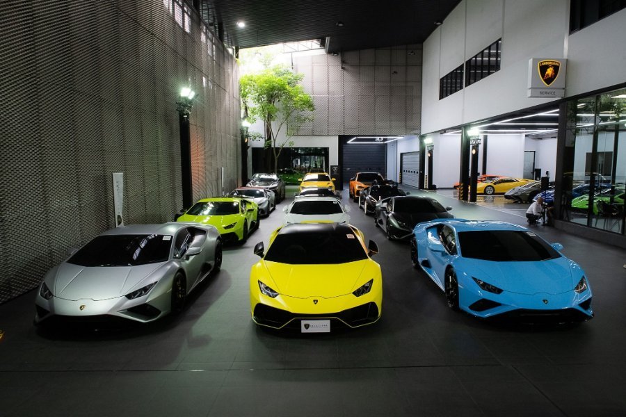 Lamborghini-3.jpg