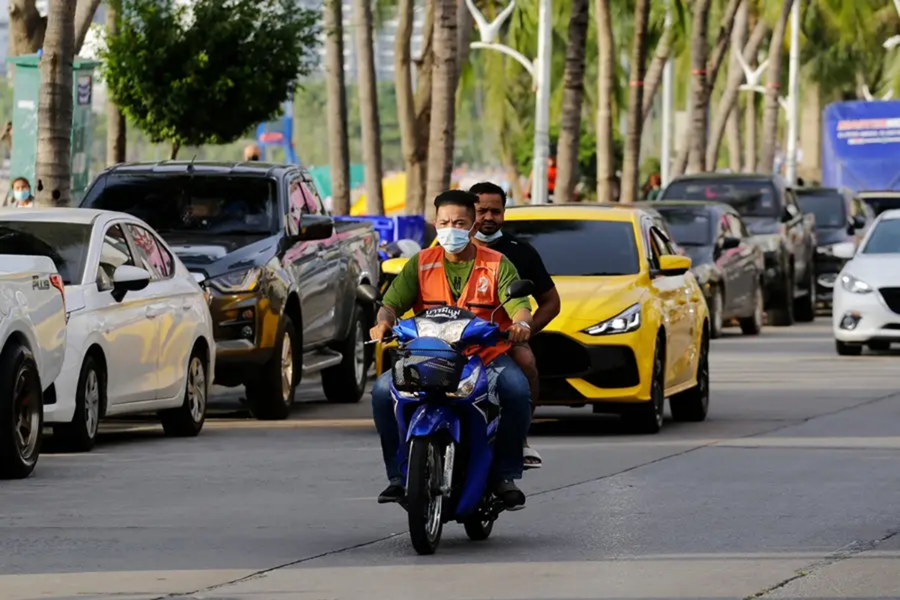 motorbike-taxi_pattaya_shutterstock_2150133729.png