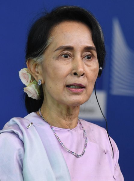 Aung_San_Suu_Kyi_visited_the_European_Commission_met_with_Federica_Mogherini_(12)_(cropped).jpg.a08a56da190e002afcc1a8bcd0b55040.jpg