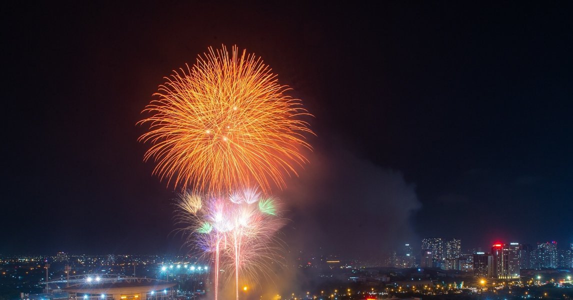 fireworks-dazzle-hanoi-and-ho-chi-minh-city-on-national-day-c48e44fd60fb420fb9f2206c8bfb6d00-35.jpg