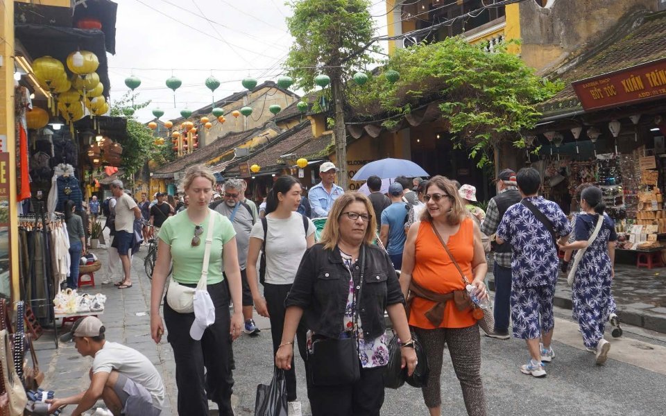 hoi-an-khach-quoc-te.jpg