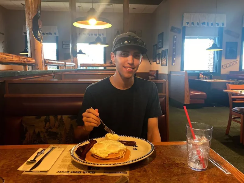 tyler-robinson-breakfast.webp