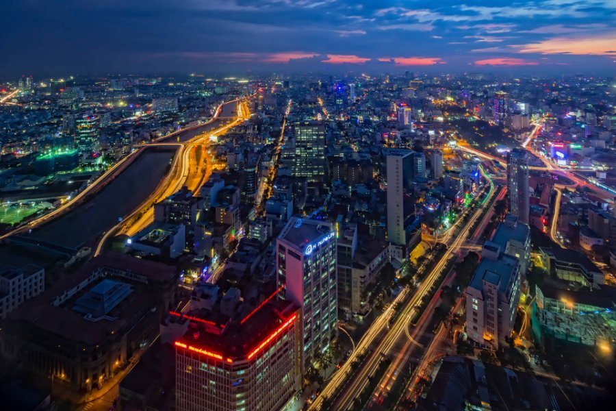 vietnam-evening-city-lights-uiyokti3zdfeuz7z.jpg