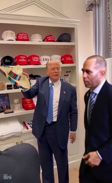 TrumpSombrero-illiscap.jpg.a61b0bcf90eec3c0c3b0756765030d72.jpg