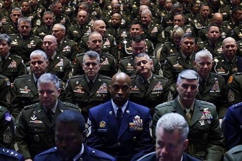 boredgenerals.jpg.b30c3aadebc5a3276ecdd5e92069bff5.jpg