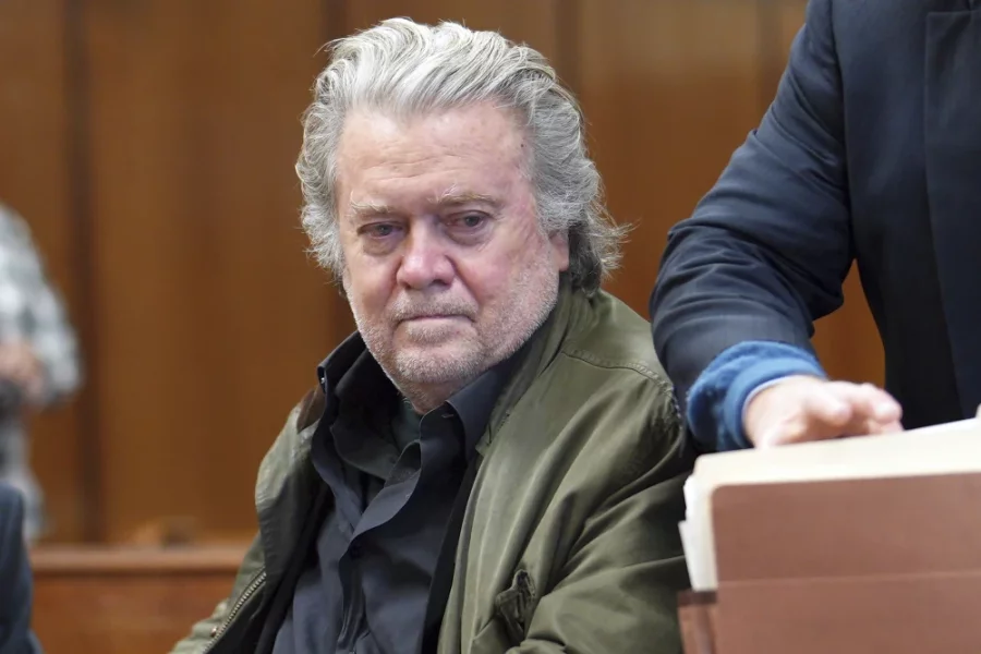 221020-steve-bannon-court-ac-519p-75e275.webp