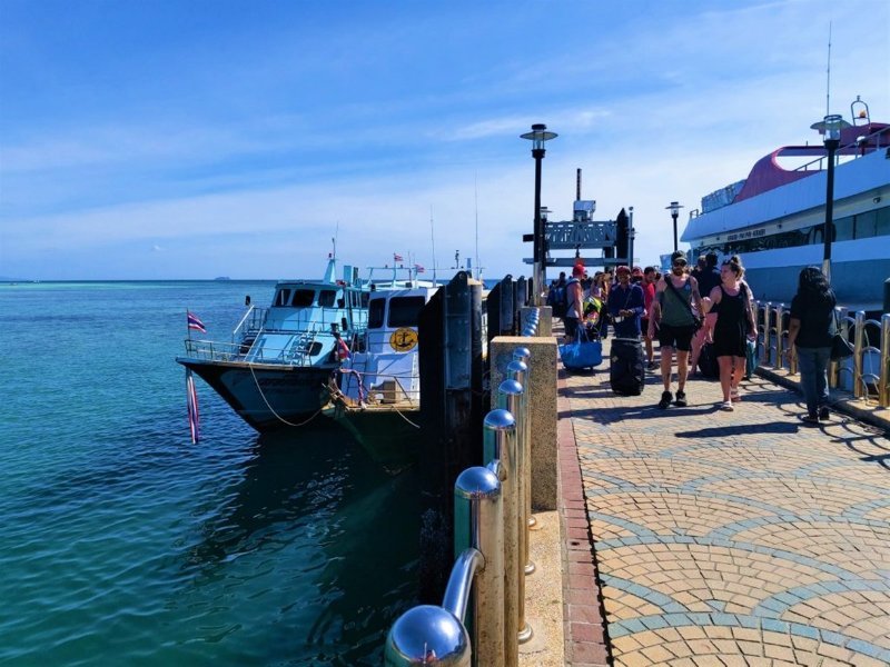 Blue-ferry-to-Koh-Lanta-1024x768.jpg