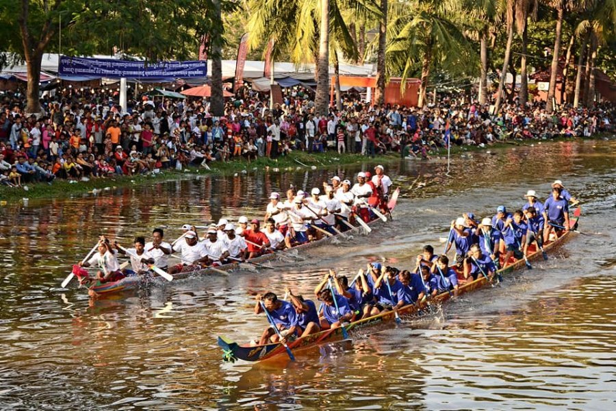 Siem-Reap-Water-Festival-2018-Traditional-Boat-Races-David-Anderson-Sterling-The-Little-Red-Fox-Espresso.jpg.725dcf1b800c990f435bd3a5a81f9bdb.jpg