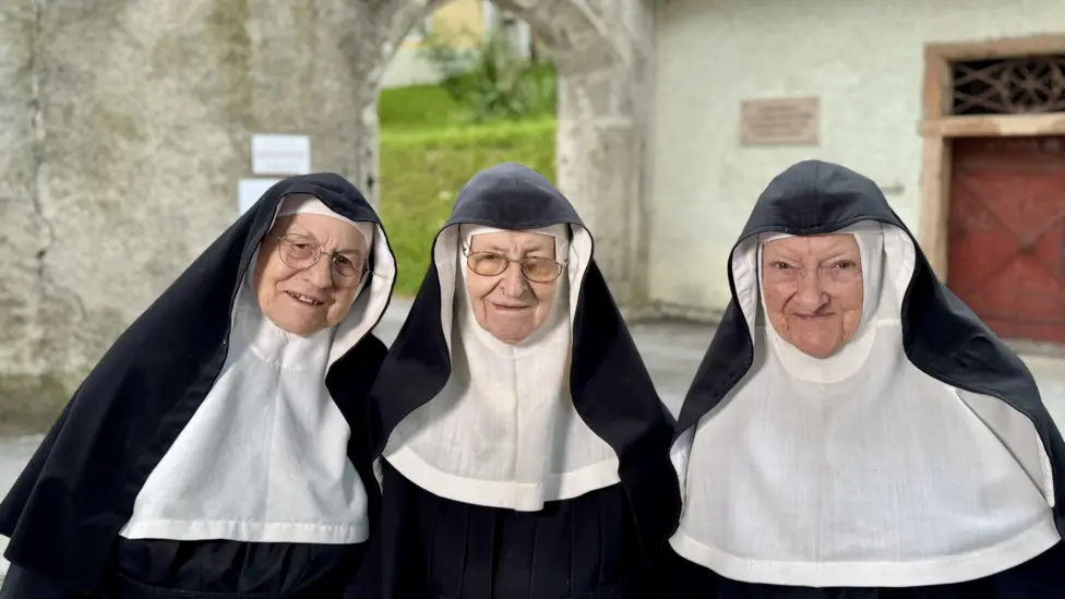nuns.webp.dc13e5afa438668b95131426ac505793.webp