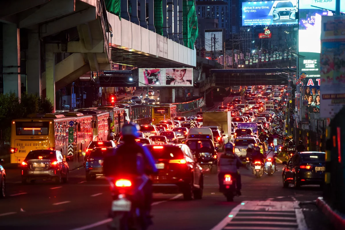 176537869993120231222-christmas-traffic-edsa-MT-4 (1).webp