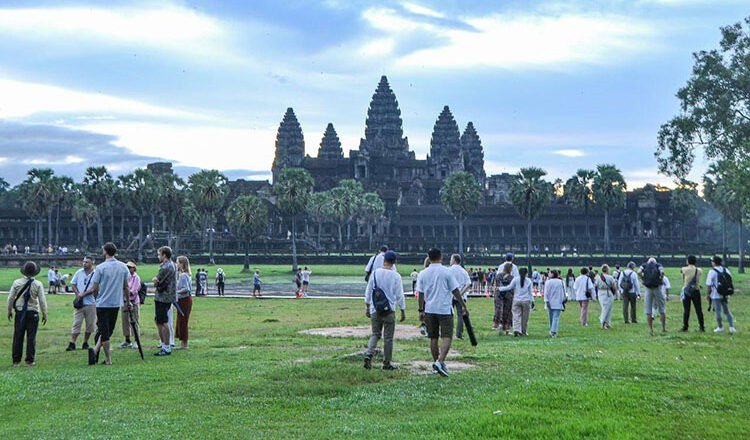 Angkor-Tour-2.jpg.2a7a8e4fc0d3bbf9e8ba1fe69791ec8c.jpg