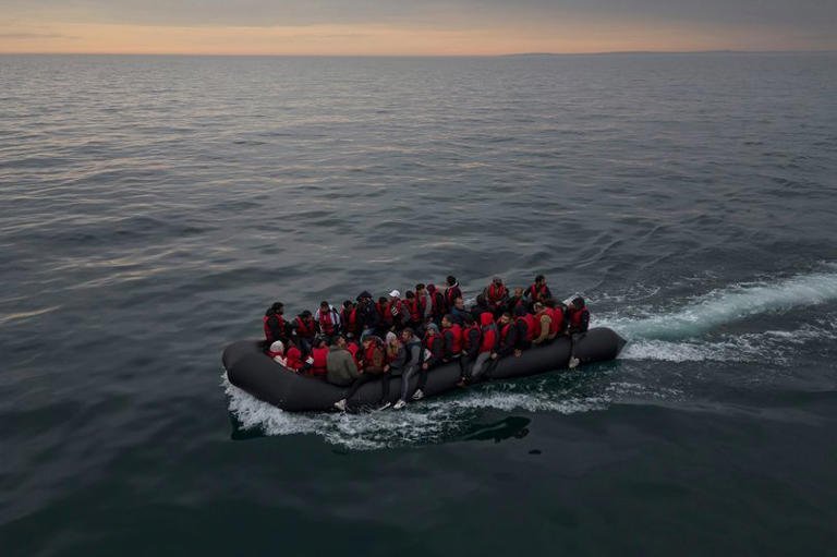smallboats.jpg.e70935ceb24971d5d38a91faddef670e.jpg