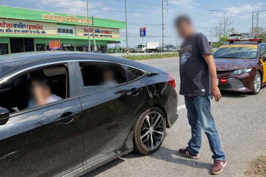 Highway Police Halt Illegal Transport of Chinese Nationals