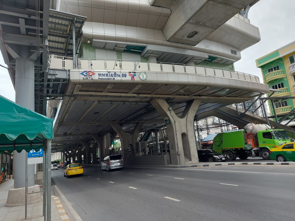 Phahonyothin_59_BTS_station_view_from_the_street.jpg