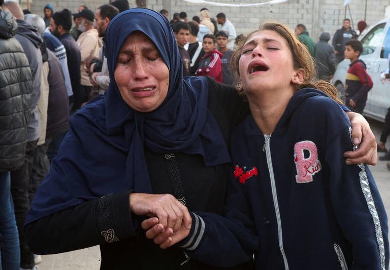 gaza mourners.jpg
