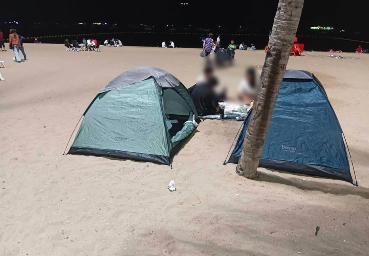 Tourists Told to Remove Overnight Tents From Pattaya Beach