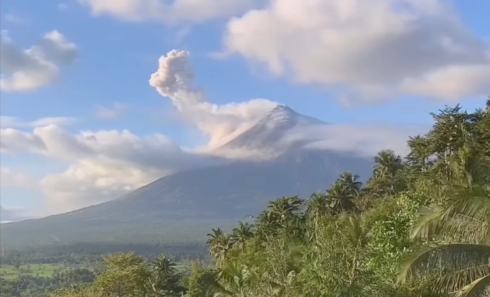 mayon-volcano-phreatic-eruption-february-4-2024-001.png