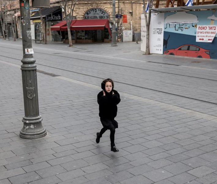 Is this little girl trying to find you?