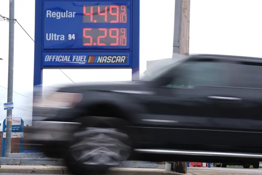 gas 4 dollars.webp