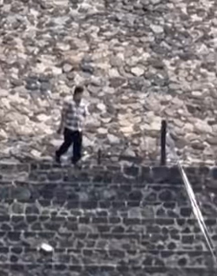 Pyramid shooter.jpg