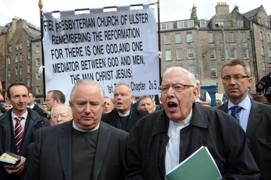 The Reverend Ian Paisley right joins a protest in Edinburgh against the visit of Pope Benedict XVI.jpg
