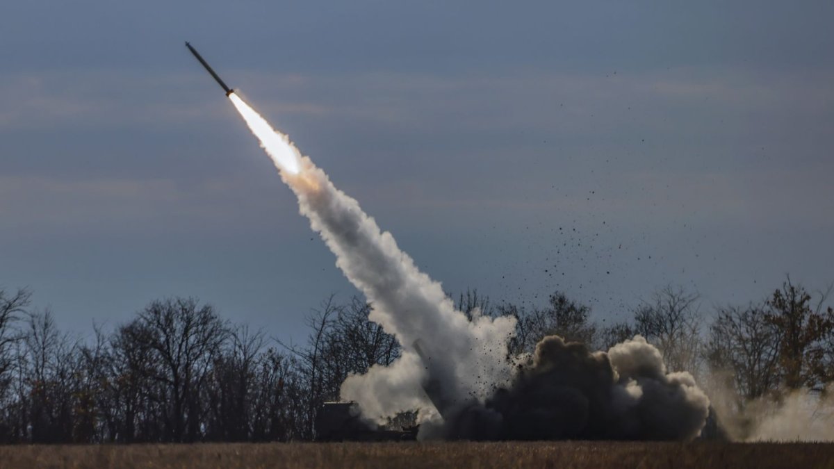 230224015805-01-himars-kherson-ukr-110522-file-restricted-1360772660.jpg