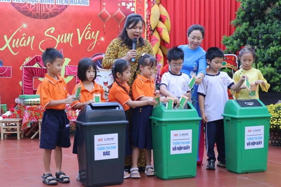 501565_5473998900624888_students.jpg
