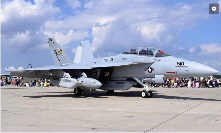 EA 18 Growler.jpg