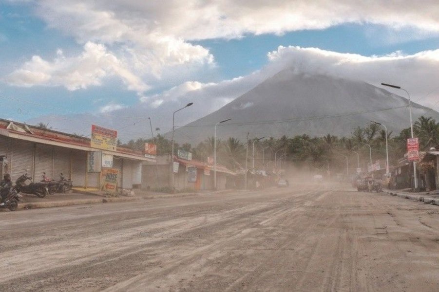 mayon-volcano-ashfall_2026-05-03_12-48-37.jpg