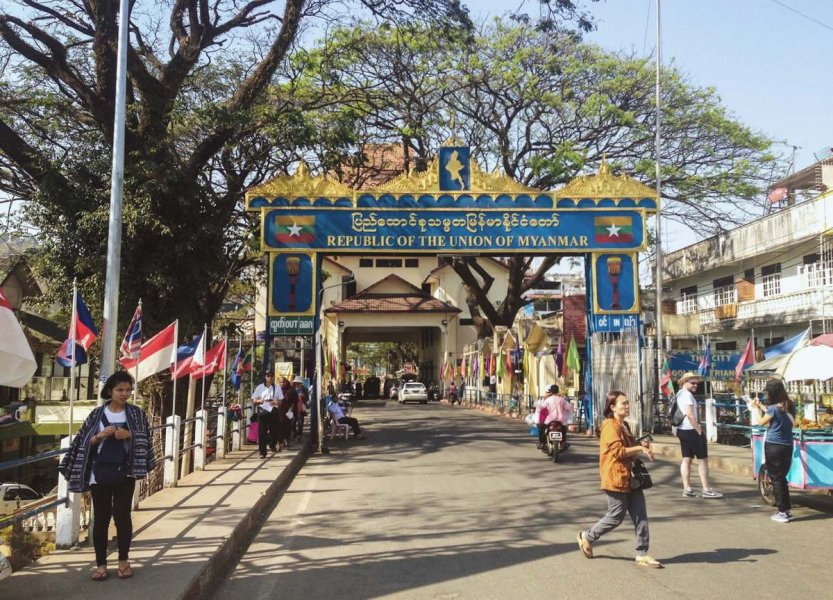 tachileik-market01.jpg