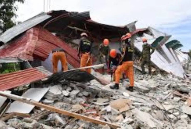 7.8 Quake Hits Philippines As Tsunami Alerts Spread Wide