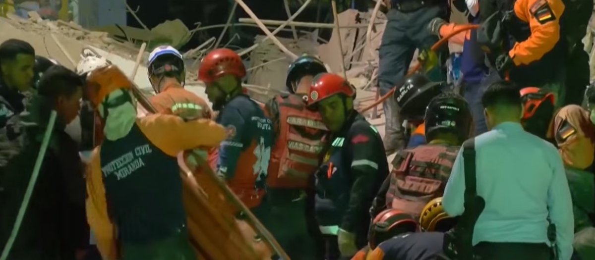 Hundreds Dead Thousands Still Unaccounted For in Venezuela Twin Quake
