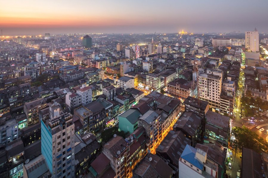 Yangon_-2015_(CC__BY-SA)Thar__Lun__Naing210126-050127.jpg