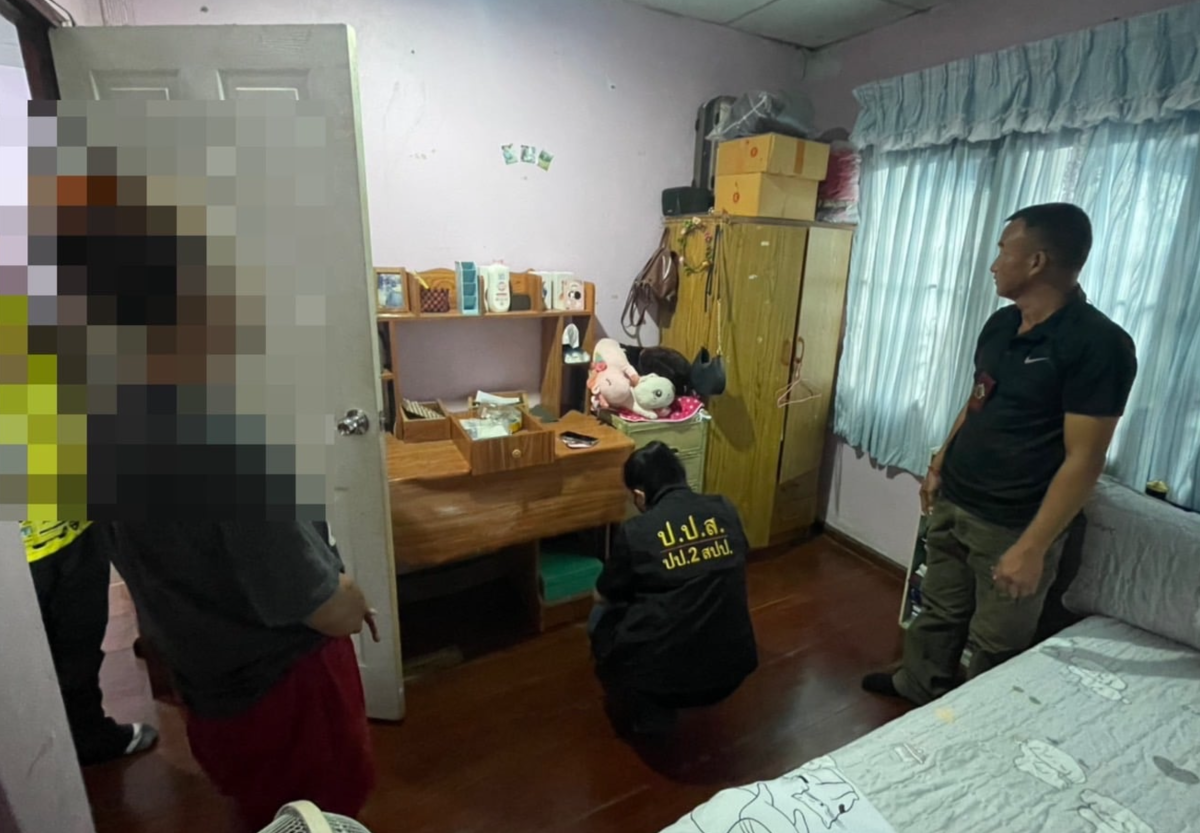 Thai Anti-Drug Officers Raid Thai Crew Member’s Flat