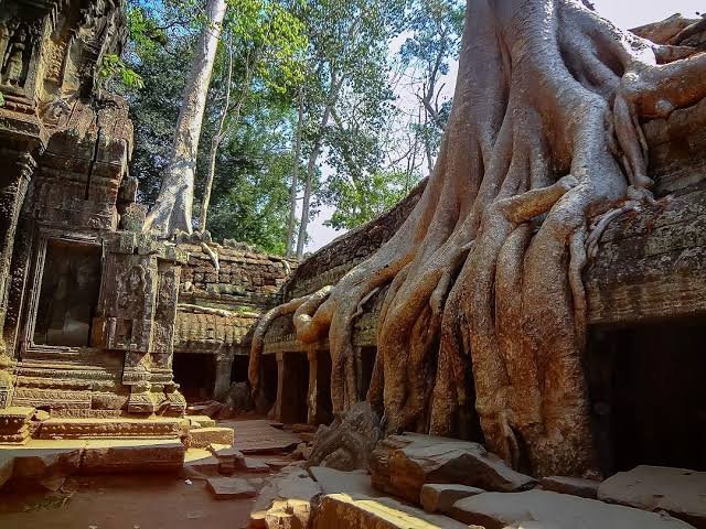 Angkor Wat phases out Thai-made costume materials