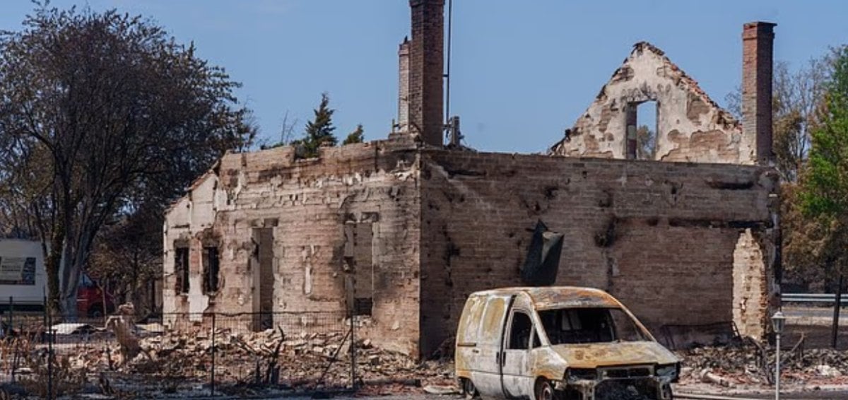 France wildfire leaves luxury homes in ruins flames march to Bordeaux