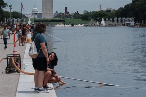 Trump stands by Reflecting Pool contractor despite repair row
