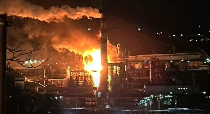 Oil refinary on fire.jpg