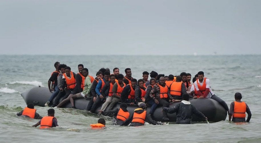 More than 700 migrants attempt crossing after PM says plan is 'working