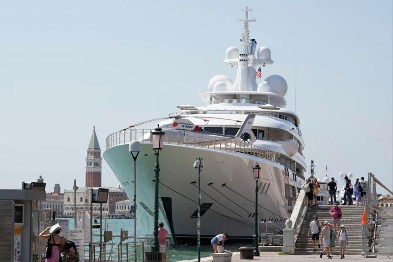 YACHT.jpg