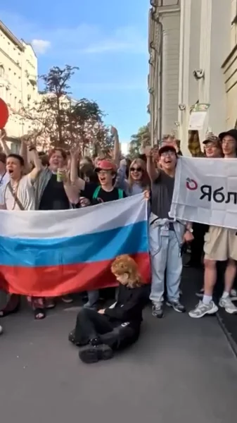 22882871-russian-protest-00-00-11-17-still001.webp