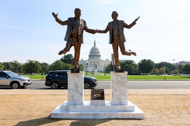 Giant Trump trophy sparks fresh White House fury