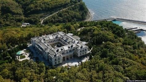 Drone falls on Russian beach, killing Four near 'Putin's palace